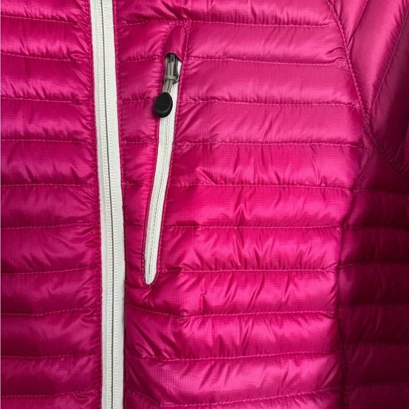 L.L. Bean Women’s Ultralight 850 Down JacketFuchsia Size XS